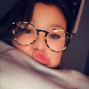 Meet your Posher, Chloe